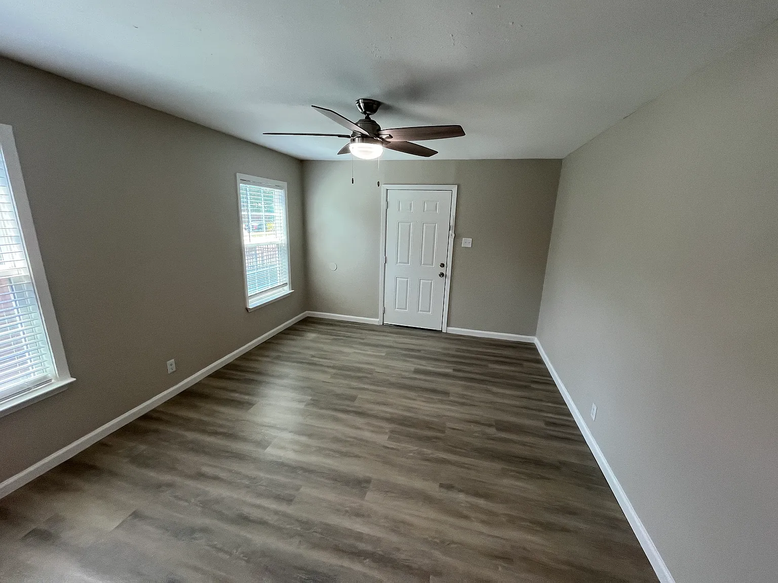 2 bed, 800 sqft, $1,600 — Photo 3