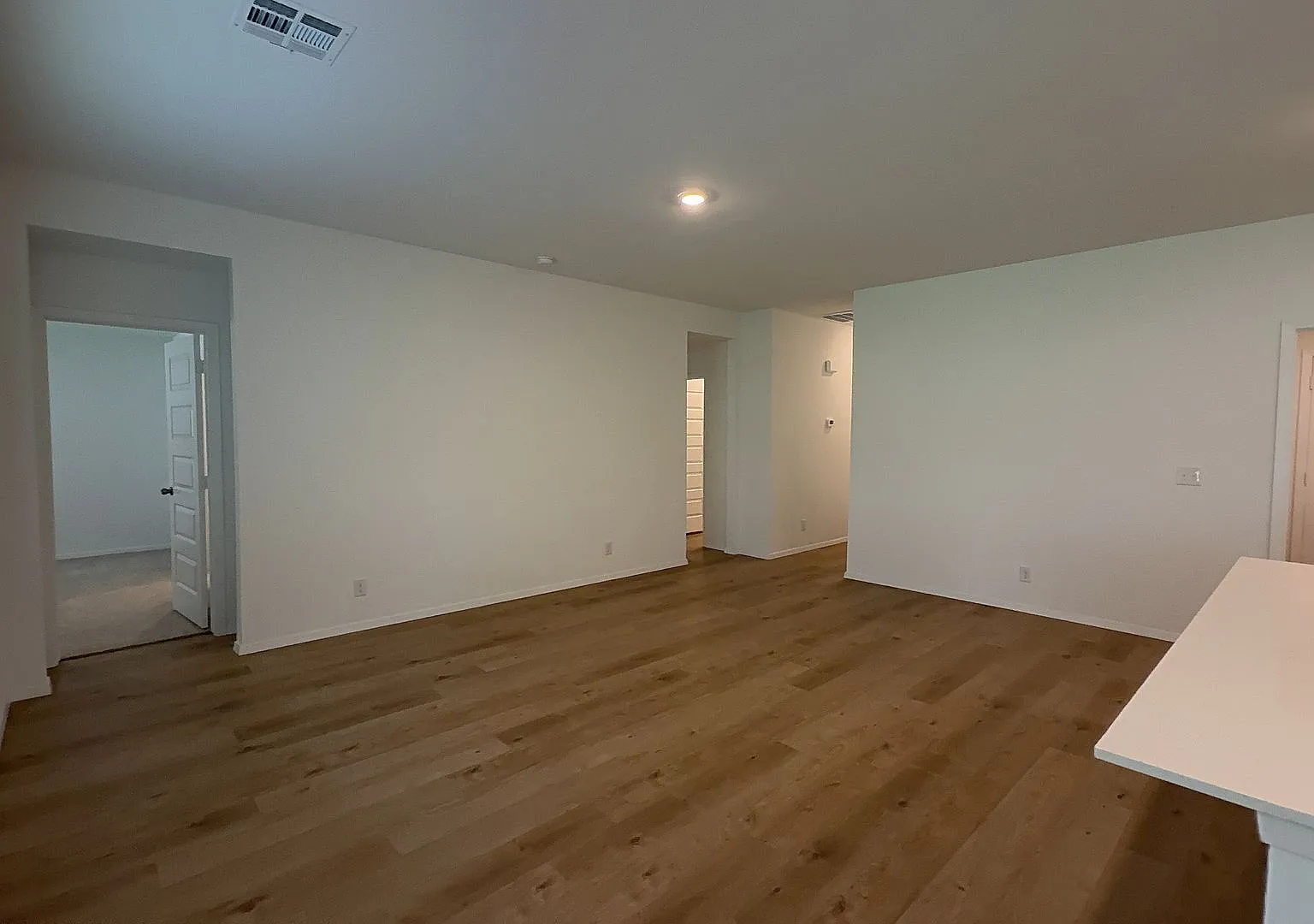 Beautiful new construction 4/2/3 home in Broken Arrow offering a contemporary open floor plan! — Photo 2