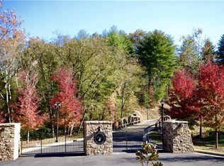 24 Crossings Cir, Fairview, NC 28730