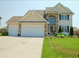 6221 NW 95th St, Johnston, IA 50131