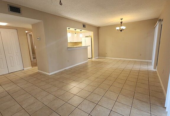 5th image of 27 Veronese Ct #27