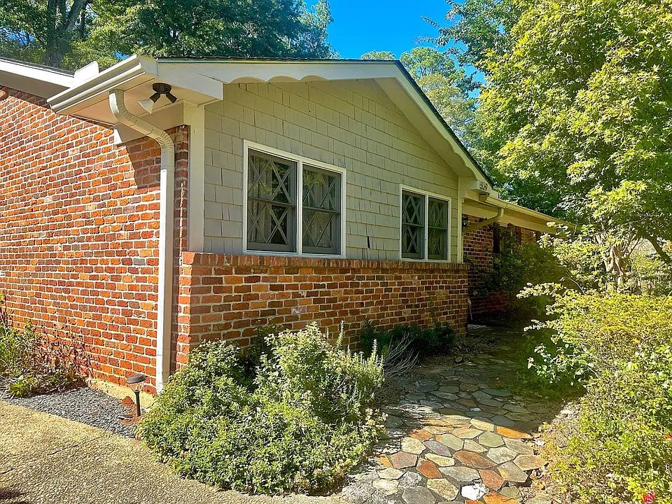 869 Cahaba Dr