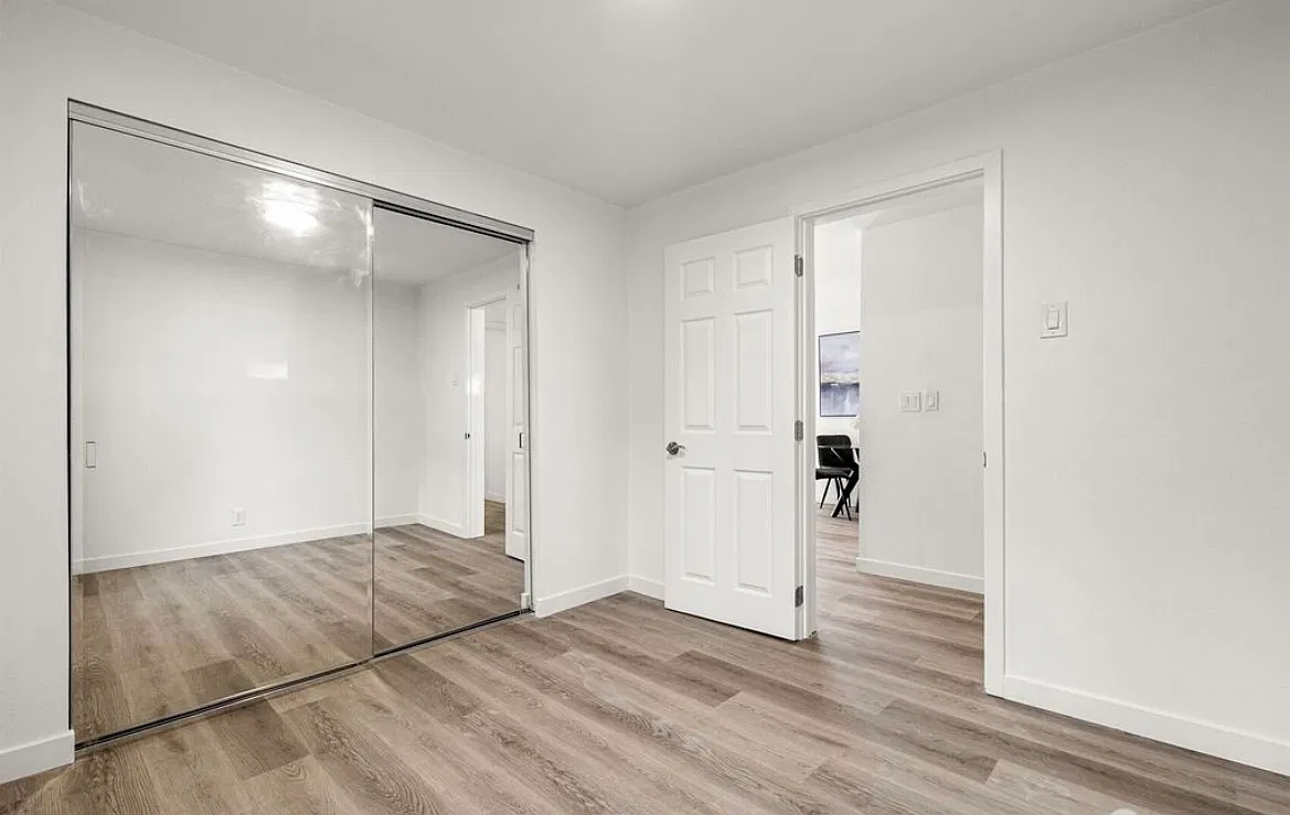 3 bed, 1025 sqft, $3,750 — Photo 4