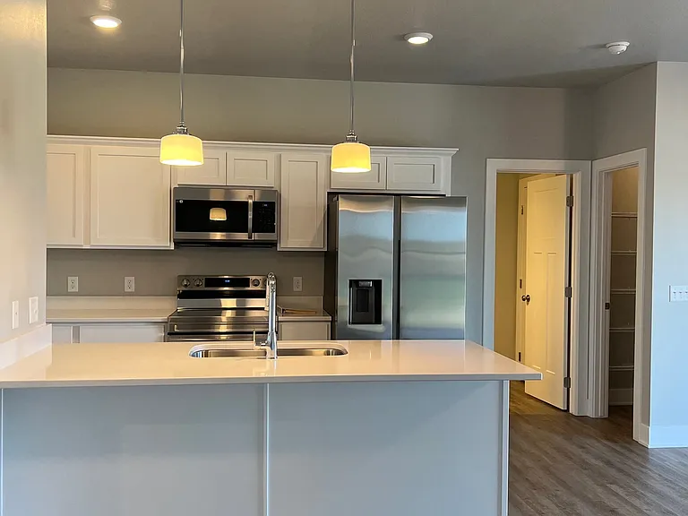 233 NW Greenway Pl — Photo 13