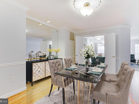 4th image of 6285 Chaucer View Cir