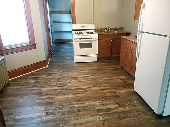 4th image of 659 Wallace St #2