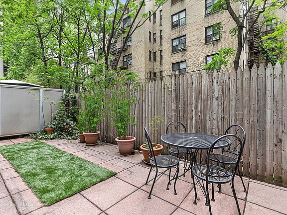 4th image of 1562 York Ave #1L