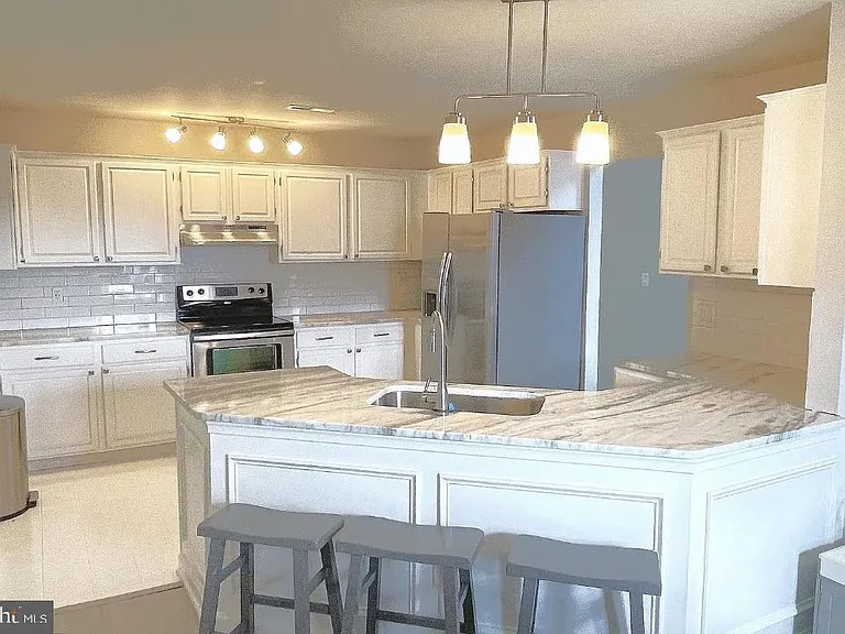 125 Upper Valley Ln — Photo 2