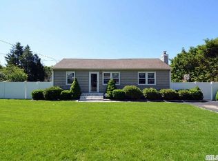 8 Pearl Ave, Holtsville, NY 11742