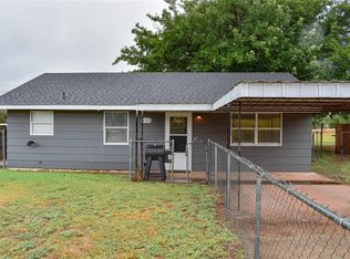 403 N 1st St, Sayre, OK 73662