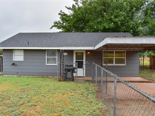 403 N 1st St, Sayre, OK 73662