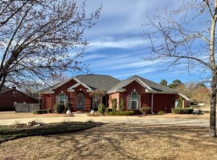 15 Regal Row, Magnolia, AR 71753