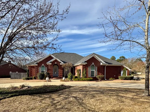 15 Regal Row, Magnolia, AR 71753