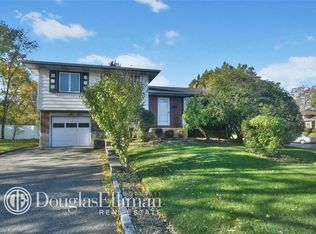 3 Weldon Ln, Old Bethpage, NY 11804