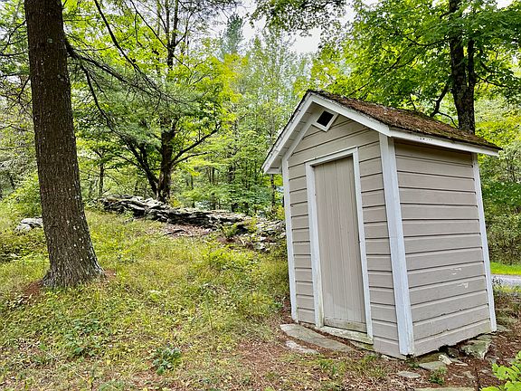 2nd image of 18 Tara Ln S