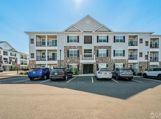 811 Stiller Ln, Monroe Township, NJ 08831