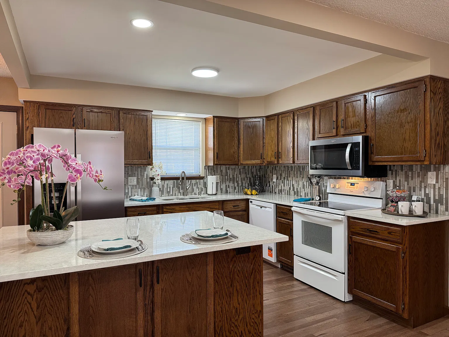 4 bed, 3400 sqft, $2,495 — Photo 2