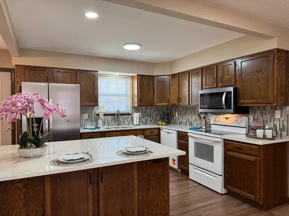 2528 SW Tutbury Town Rd, Topeka, KS 66614