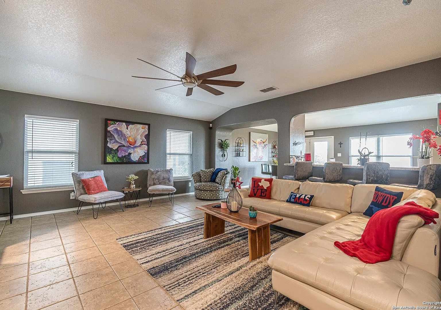 4 bed, 1923 sqft, $2,500 — Photo 4