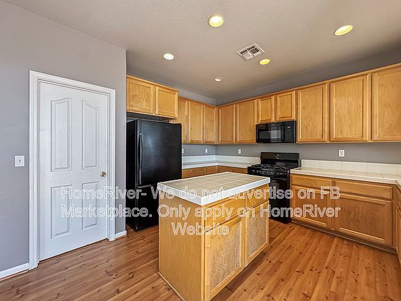 2nd image of 171 Anjou Cir