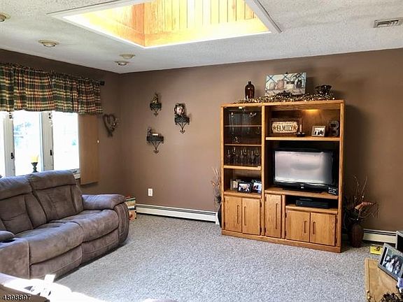 5th image of 25 Thistle Ave
