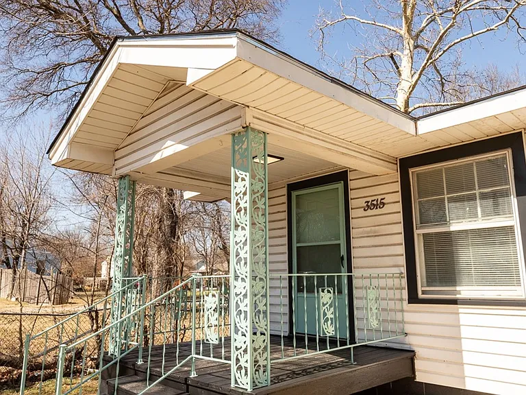 3515 E King Pl — Photo 35