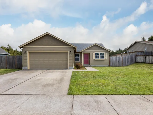 1245 SW Ironwood Dr, Waldport, OR 97394