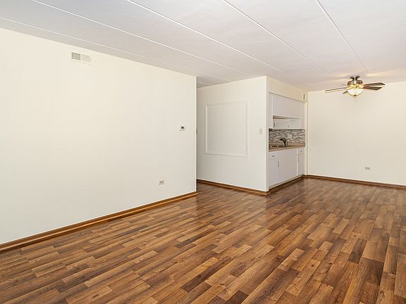 5th image of 14033 Laramie Ave #407