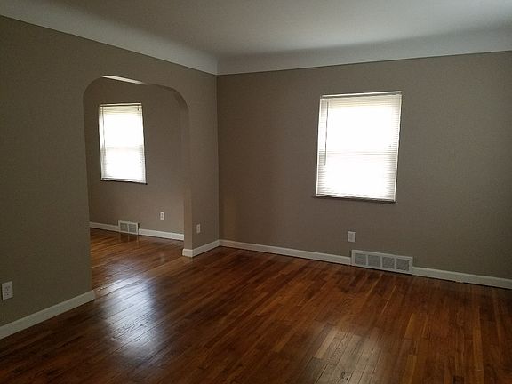 3rd image of 3075 Veazey Ave