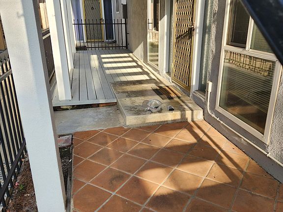 4th image of 519 Ximeno Ave #1