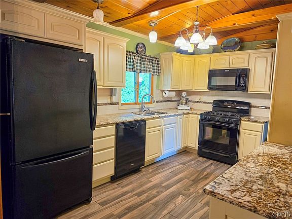 4th image of 10104 Florence Hill Rd
