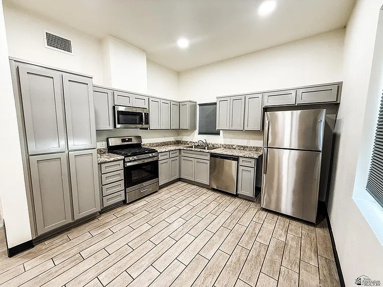 195 N 17th Ave #2 — Photo 7