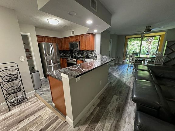 4th image of 300 Scotia Dr APT 202