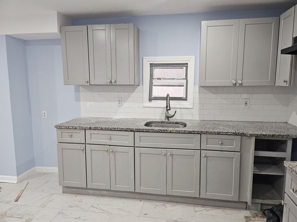 1029 E Grand St FLOOR 2