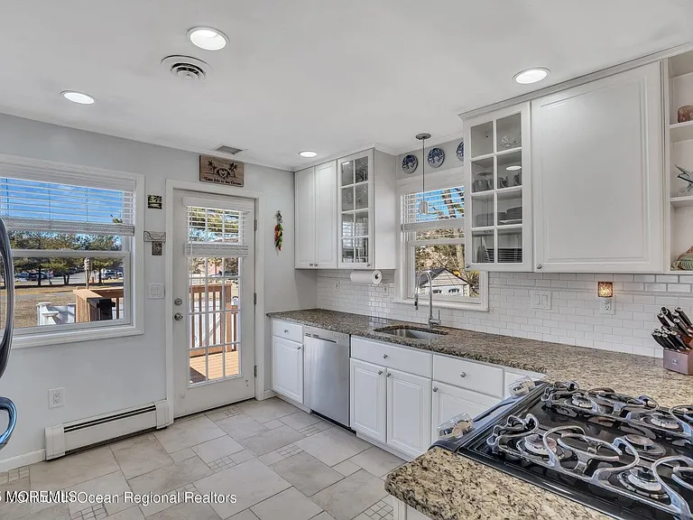 559 Dow Ave — Photo 4