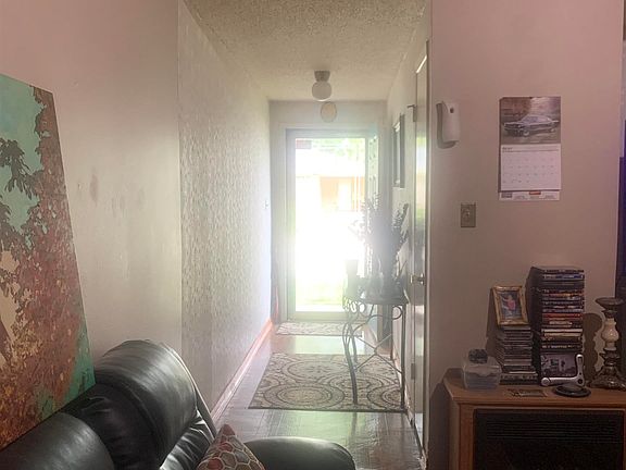 4th image of 212 Hanson Dr