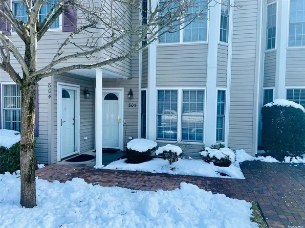 805 Altessa Boulevard #805, Melville, NY 11747