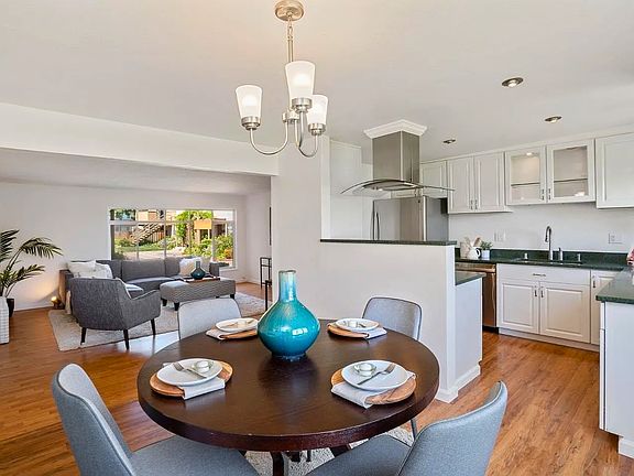3rd image of 1612 Marina Ct