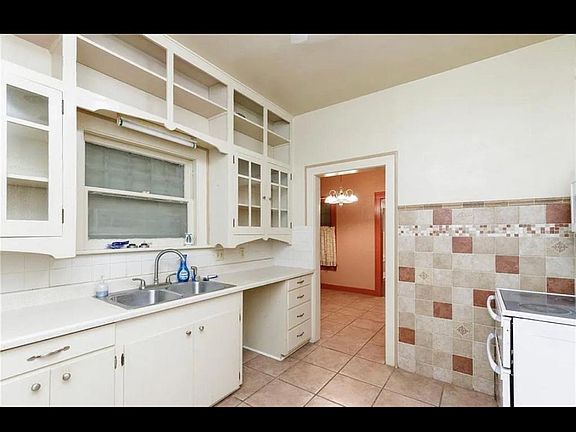 4th image of 209 W Ligustrum Dr