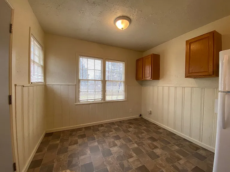 1320 Campbell Rd — Photo 7