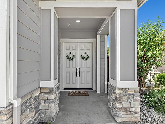 5th image of 225 Darbster Place