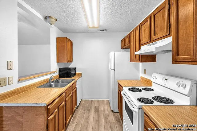 7018 Elmbank — Photo 9