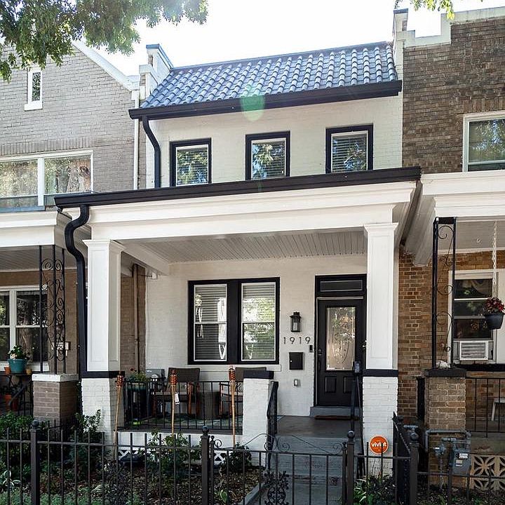 1st image of 1919 Bennett Pl NE