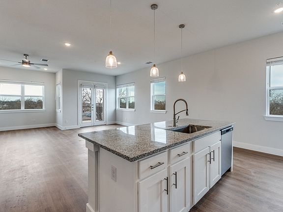 3rd image of 330 E Carson St #11535602