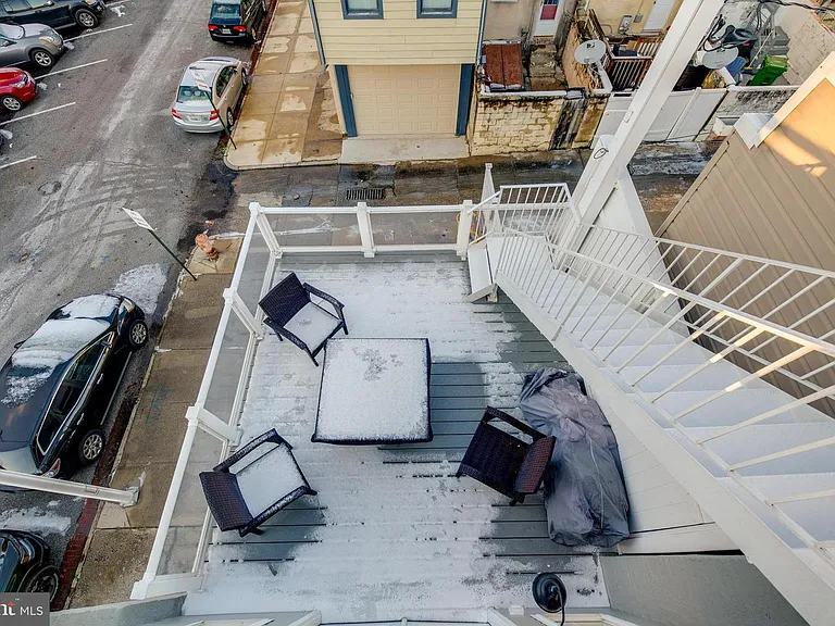 142 W Clement St — Photo 40