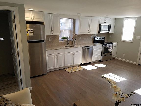 3rd image of 33 Park Ave