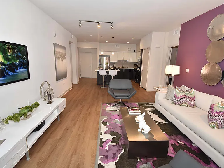 Metropolis Apartments — Photo 42