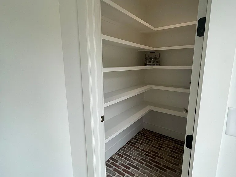 1402 N Main St — Photo 10