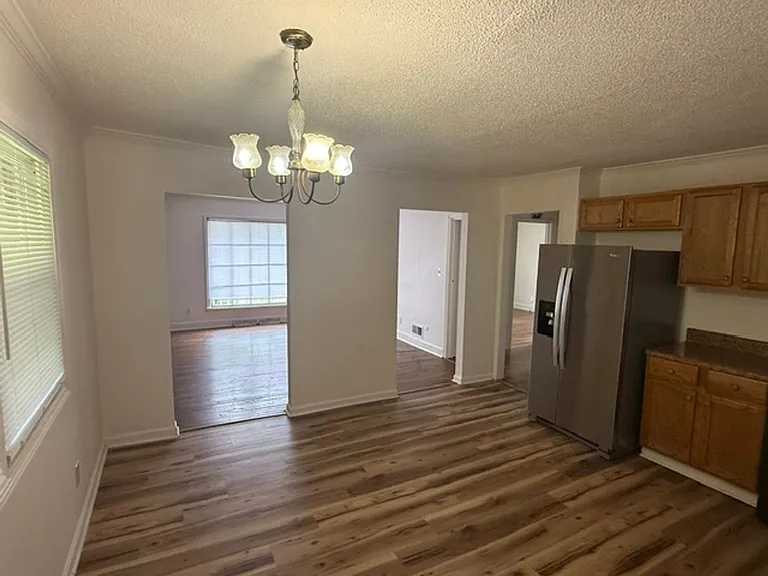1003 Apple St — Photo 5