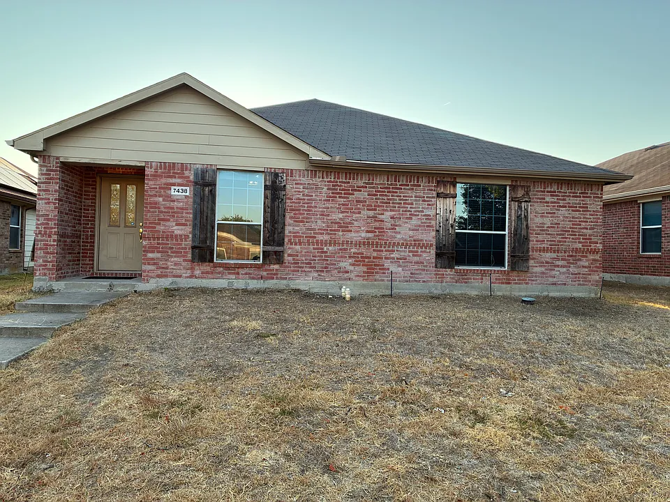 7438 Amber Dr